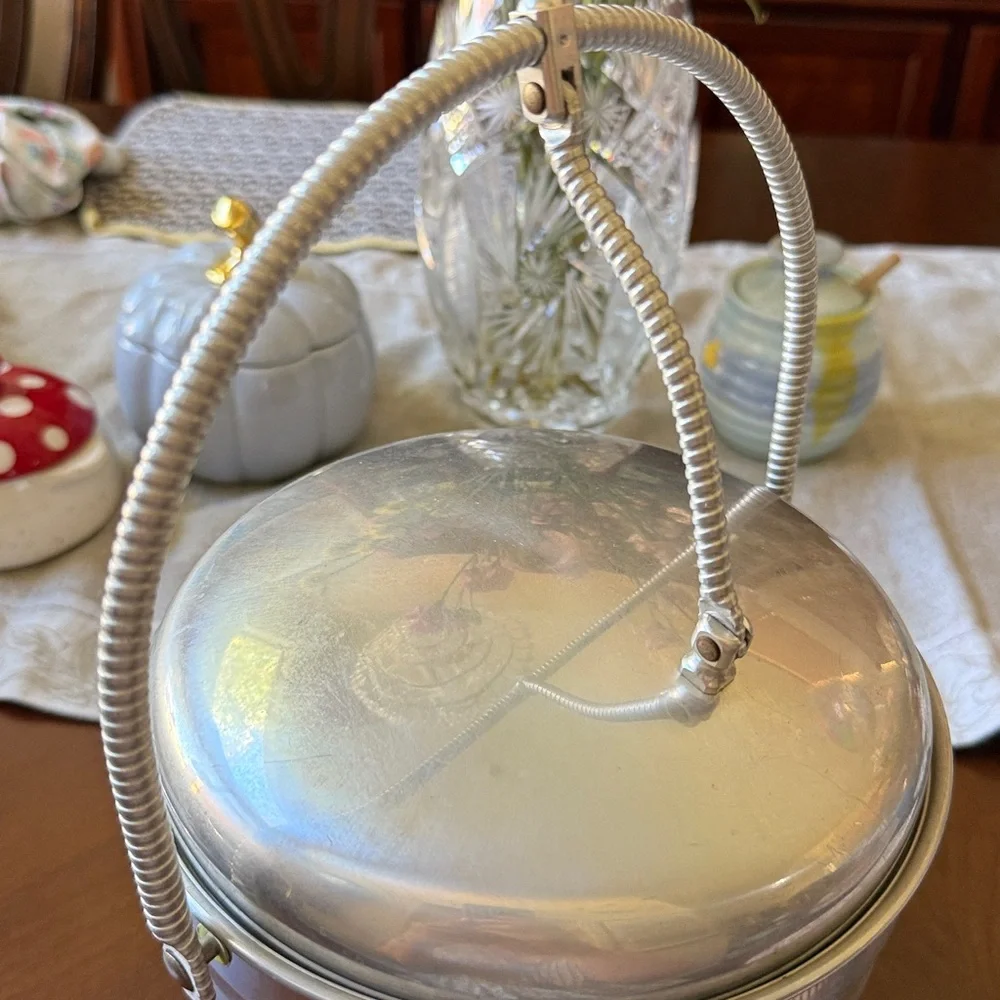 VTG mid century aluminum ice bucket with lid & handle